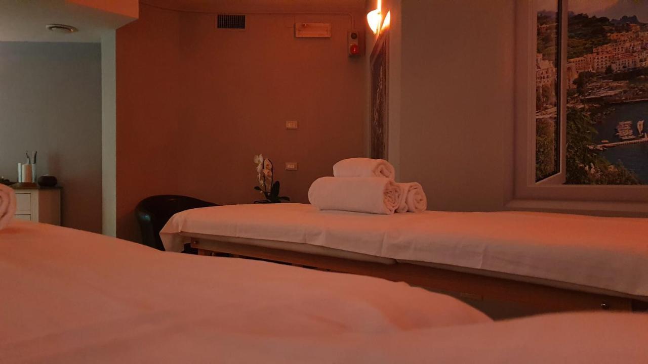 Hotel Centro Congressi Polo Nautico Σαλέρνο Εξωτερικό φωτογραφία