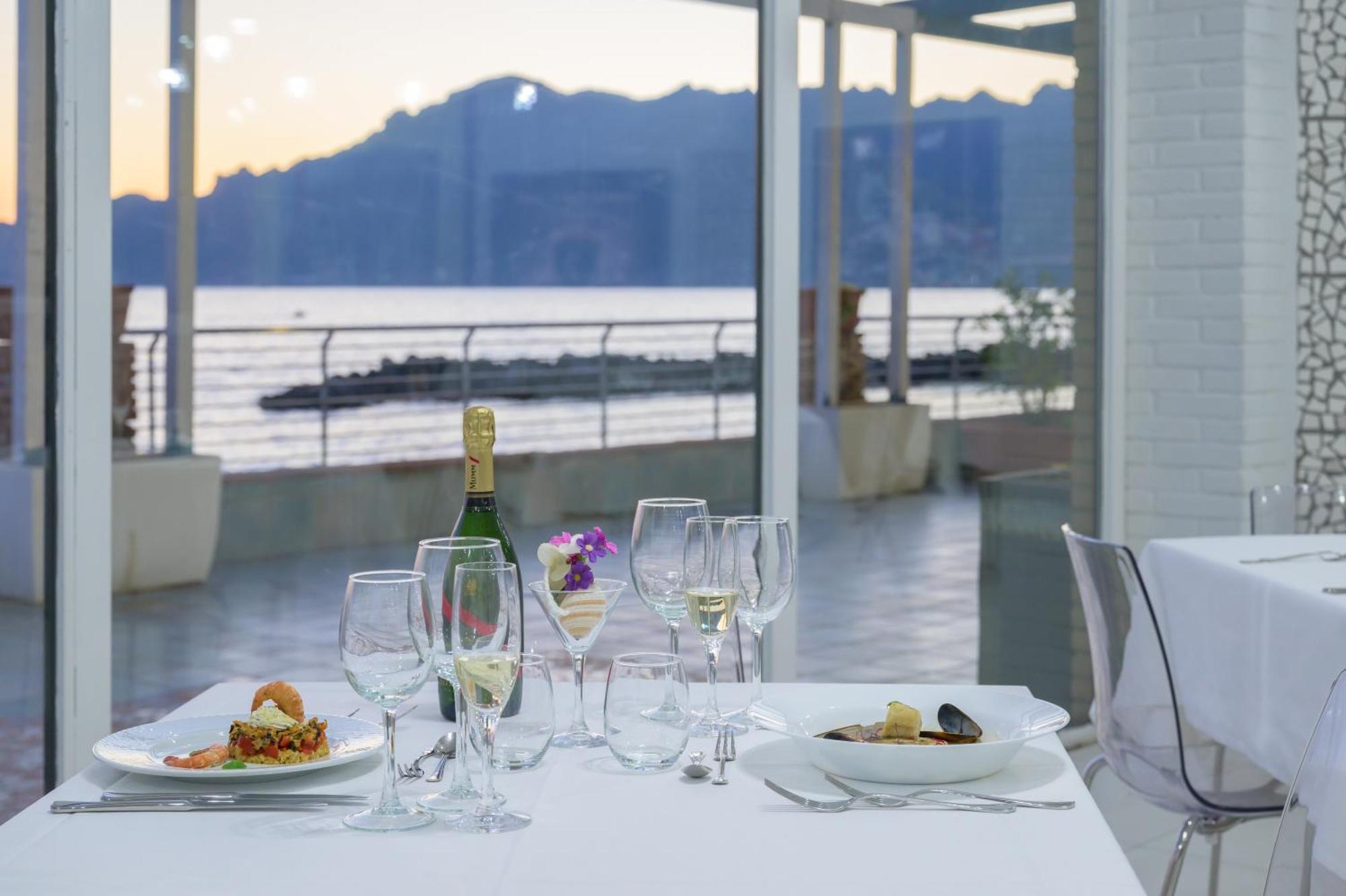 Hotel Centro Congressi Polo Nautico Σαλέρνο Εξωτερικό φωτογραφία